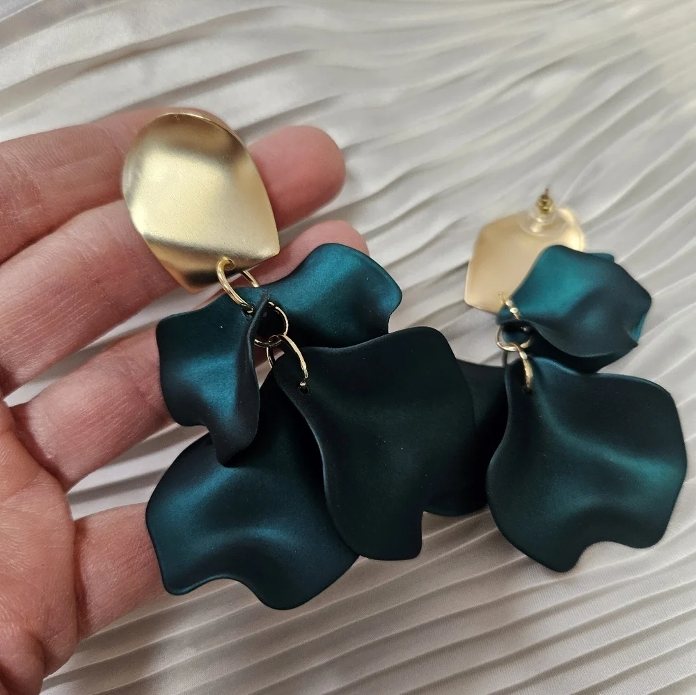 NEW Gold & Green Petal Dangle Earrings